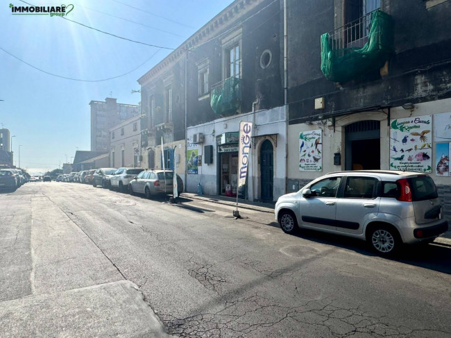 Locale commerciale in vendita a Catania Lungomare / Europa