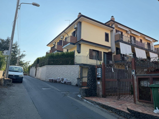 Villette a schiera in vendita a Nicolosi 
