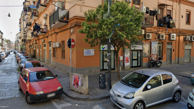 Locale commerciale in vendita a Napoli