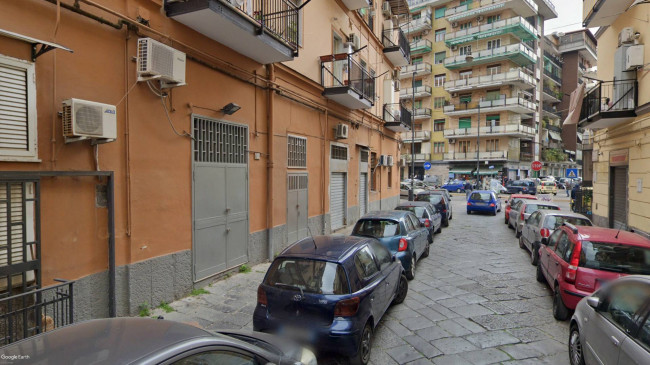 Locale commerciale in vendita a Napoli
