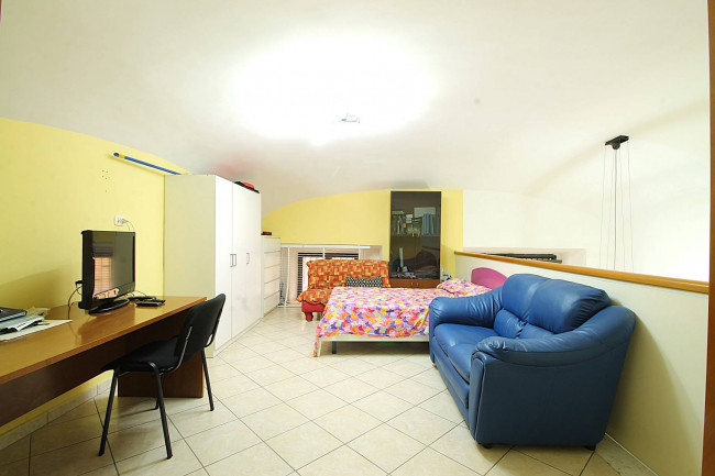 Locale commerciale in vendita a Napoli