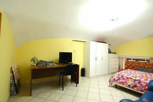 Locale commerciale in vendita a Napoli