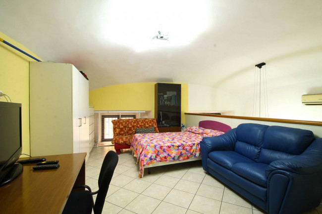 Locale commerciale in vendita a Napoli