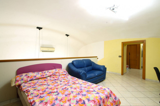 Locale commerciale in vendita a Napoli