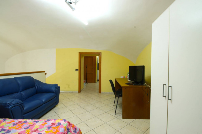 Locale commerciale in vendita a Napoli