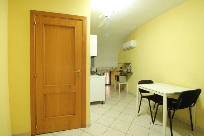 Locale commerciale in vendita a Napoli