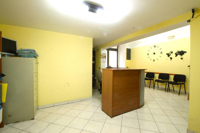 Locale commerciale in vendita a Napoli