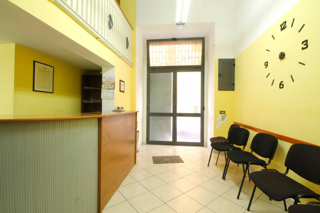 Locale commerciale in vendita a Napoli