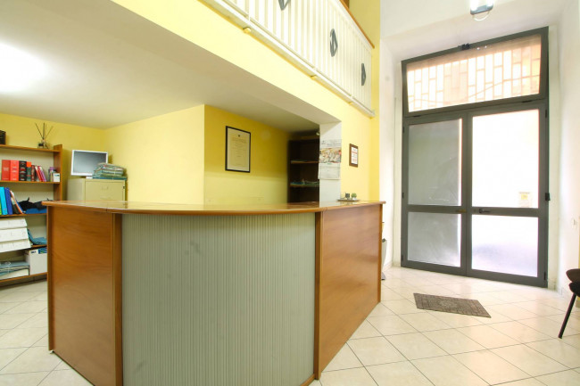 Locale commerciale in vendita a Napoli