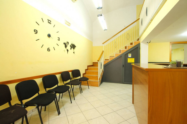 Locale commerciale in vendita a Napoli