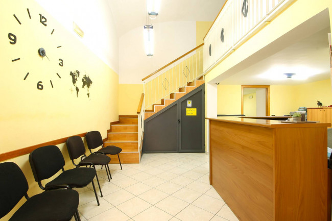 Locale commerciale in vendita a Napoli
