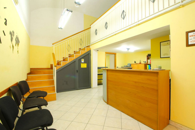 Locale commerciale in vendita a Napoli