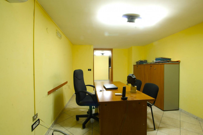 Locale commerciale in vendita a Napoli