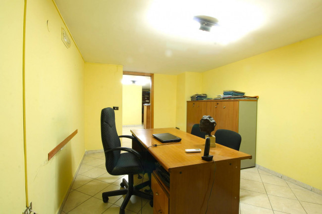 Locale commerciale in vendita a Napoli