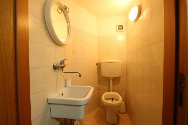 Locale commerciale in vendita a Napoli