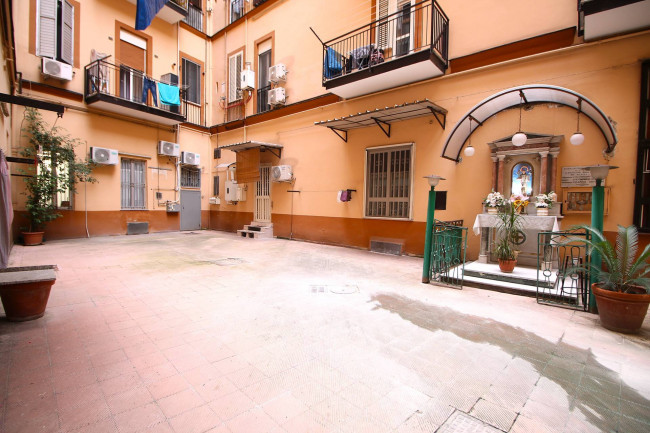 Locale commerciale in vendita a Napoli