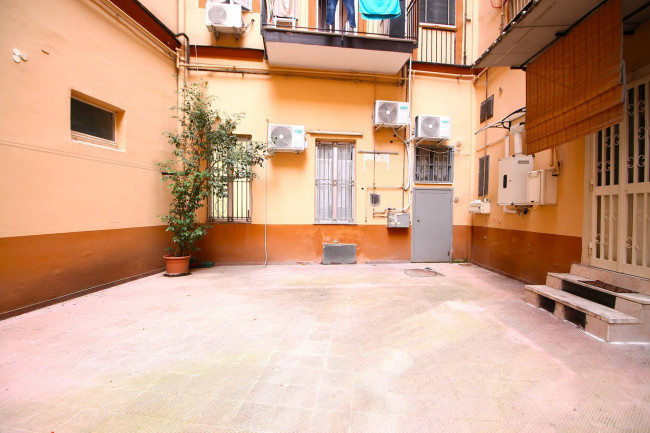 Locale commerciale in vendita a Napoli