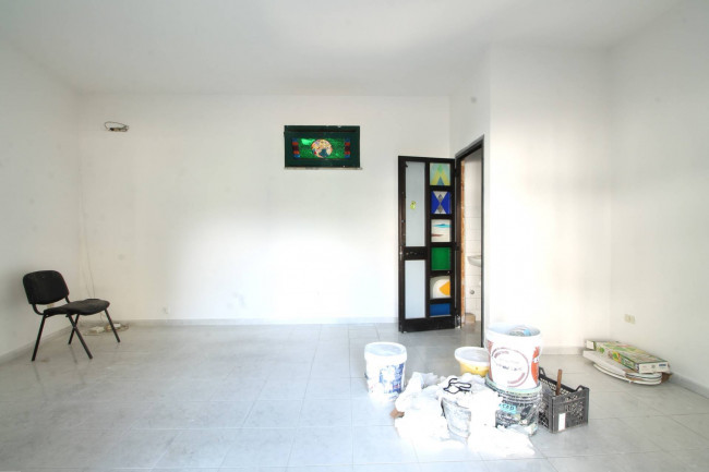 Locale commerciale in affitto a Parete