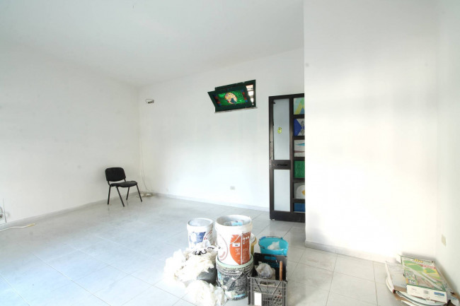 Locale commerciale in affitto a Parete