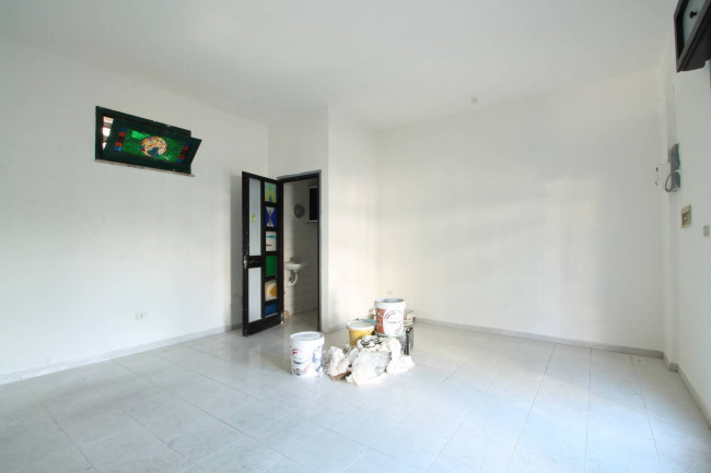 Locale commerciale in affitto a Parete