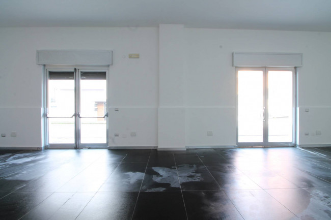 Locale commerciale in affitto a Trentola-Ducenta