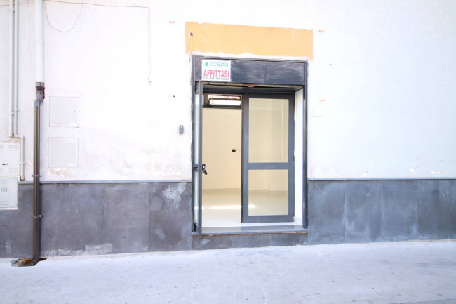 Locale commerciale in affitto a Trentola-Ducenta