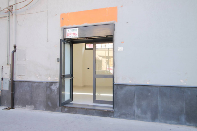 Locale commerciale in affitto a Trentola-Ducenta