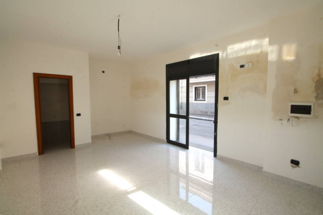 Locale commerciale in affitto a Trentola-Ducenta