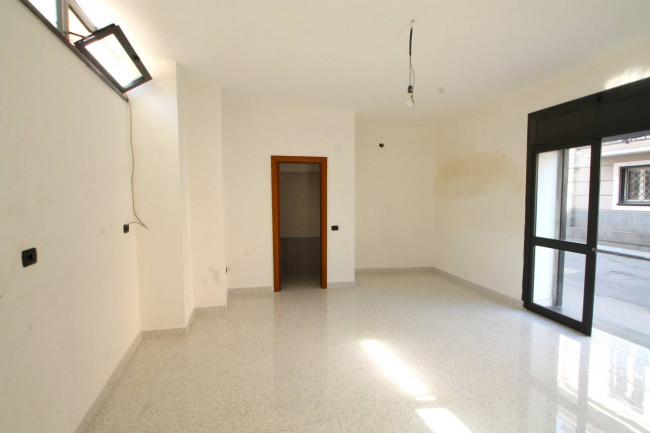 Locale commerciale in affitto a Trentola-Ducenta