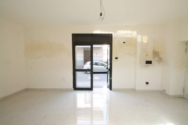 Locale commerciale in affitto a Trentola-Ducenta