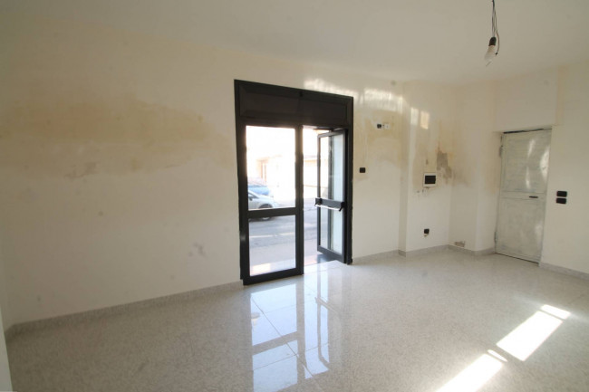 Locale commerciale in affitto a Trentola-Ducenta