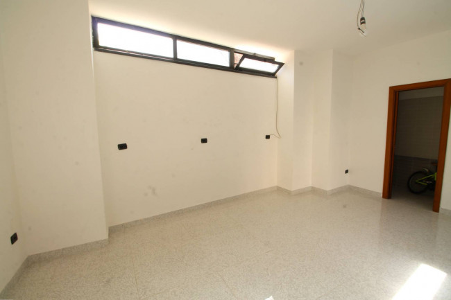 Locale commerciale in affitto a Trentola-Ducenta