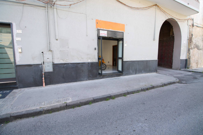 Locale commerciale in affitto a Trentola-Ducenta