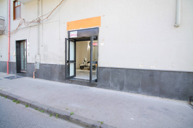 Locale commerciale in affitto a Trentola-Ducenta