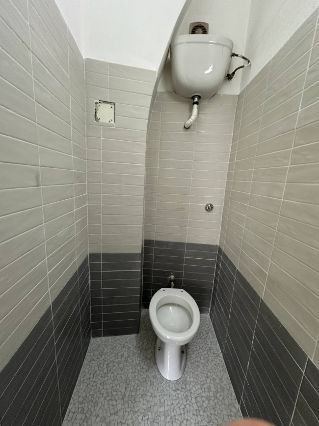 Locale commerciale in affitto a Trentola-Ducenta