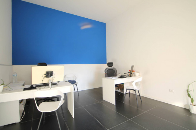 Locale commerciale in affitto a Trentola-Ducenta