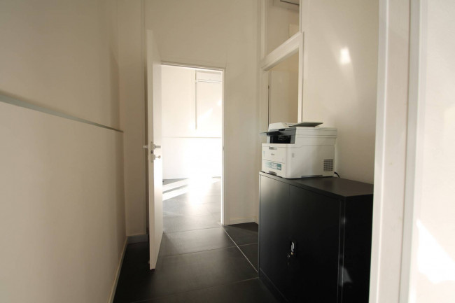 Locale commerciale in affitto a Trentola-Ducenta