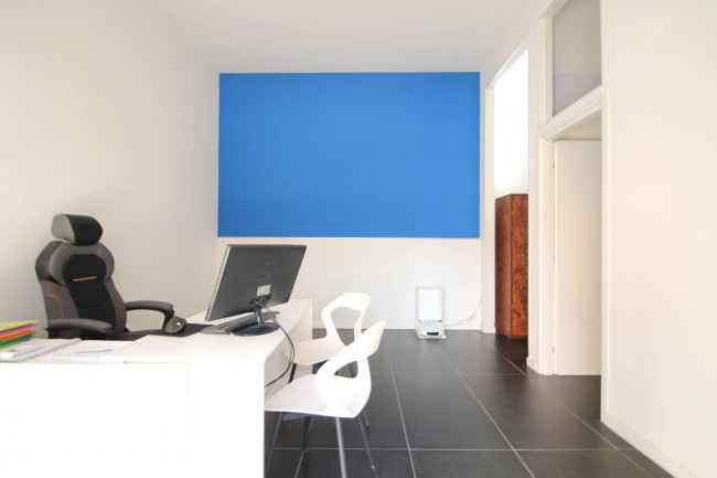 Locale commerciale in affitto a Trentola-Ducenta