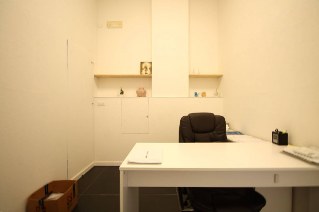 Locale commerciale in affitto a Trentola-Ducenta