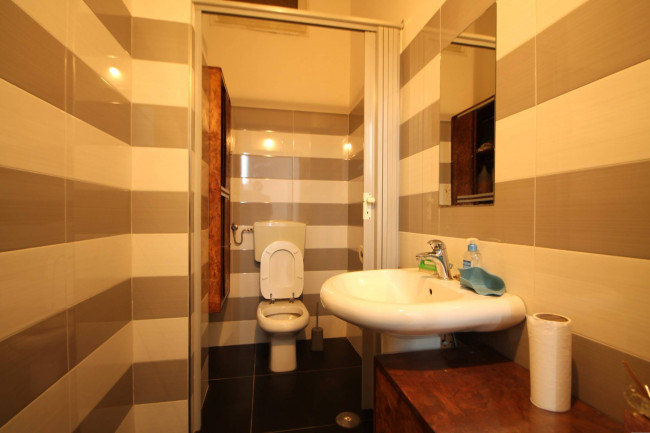 Locale commerciale in affitto a Trentola-Ducenta