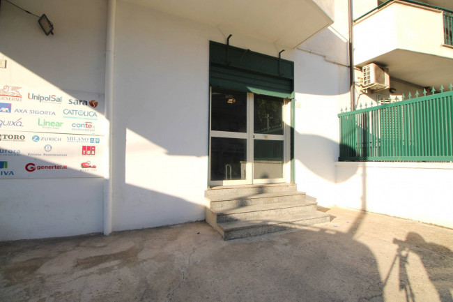 Locale commerciale in vendita a Trentola-Ducenta