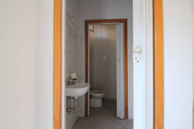 Locale commerciale in vendita a Trentola-Ducenta