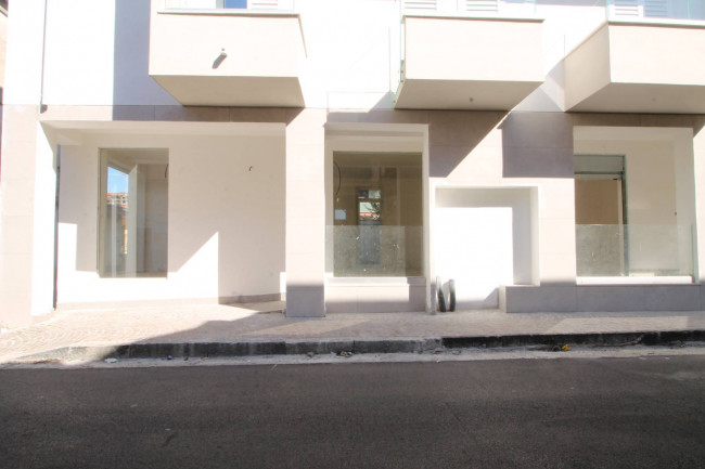 Locale commerciale in vendita a Casaluce