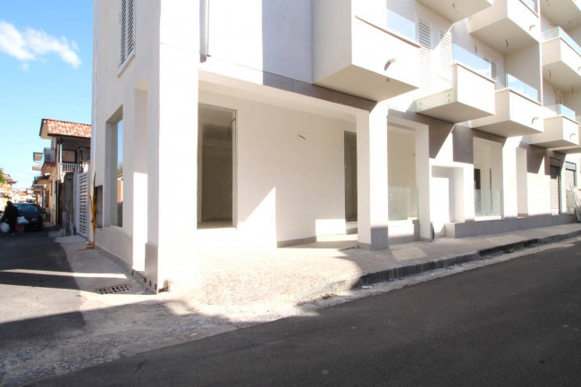 Locale commerciale in vendita a Casaluce