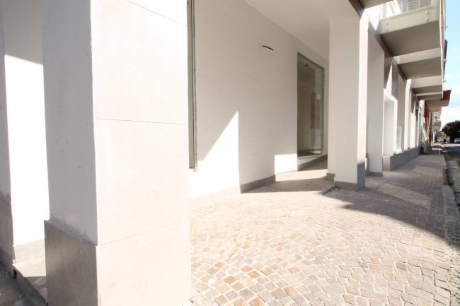 Locale commerciale in vendita a Casaluce