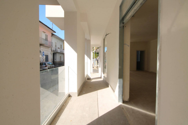 Locale commerciale in vendita a Casaluce