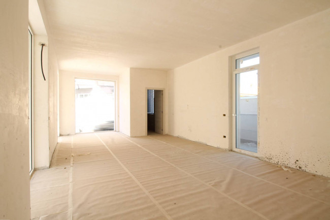 Locale commerciale in vendita a Casaluce