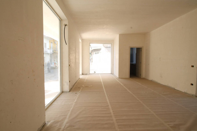 Locale commerciale in vendita a Casaluce