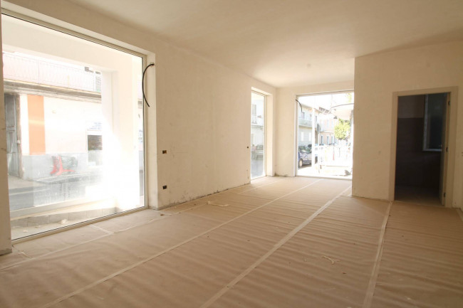 Locale commerciale in vendita a Casaluce