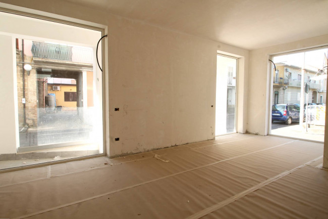 Locale commerciale in vendita a Casaluce